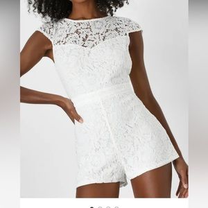 NWT Lulu’s white lace tie back cap sleeve romper